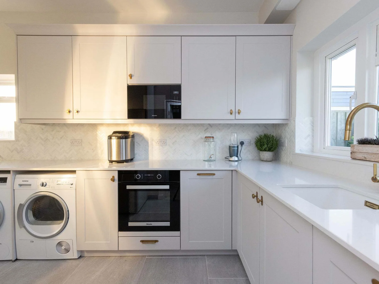 Washing machine, tumble dryer, additional oven, microwave and bread maker can be found in here!