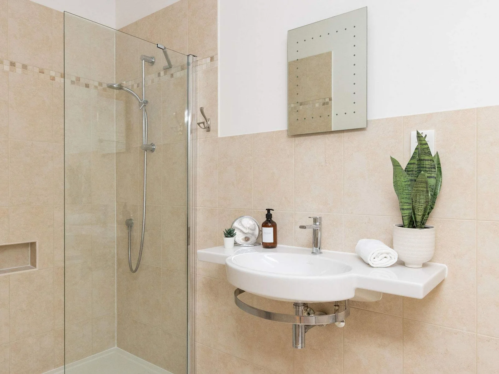 The Buttercup room has an ensuite with walk-in shower, sink and WC.