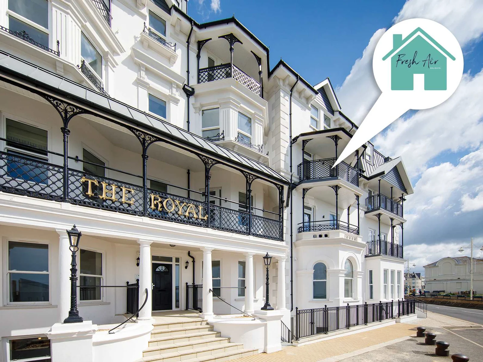 Seafront Apartment with Balcony & Panoramic Views
