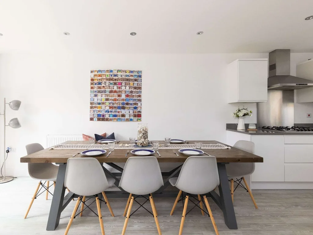 Modern Family Retreat Nr Beaches and Marina