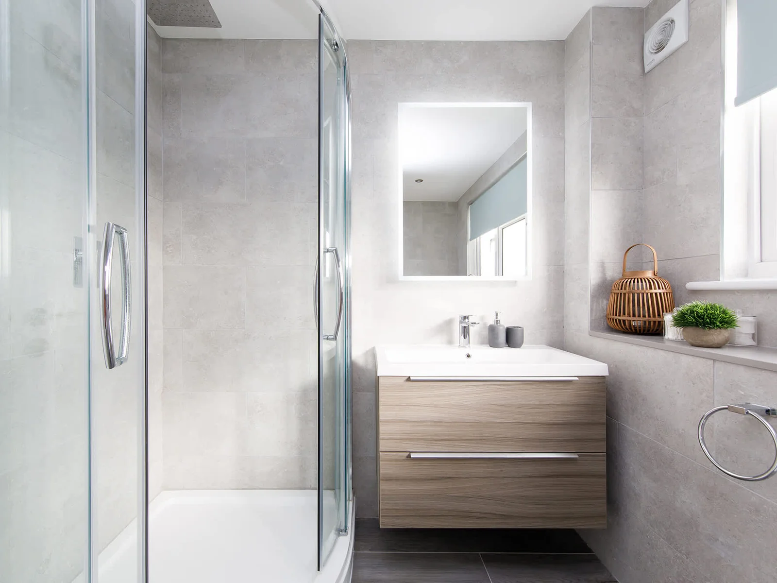 The family bathroom is a great sized, so you can freshen up in comfort.