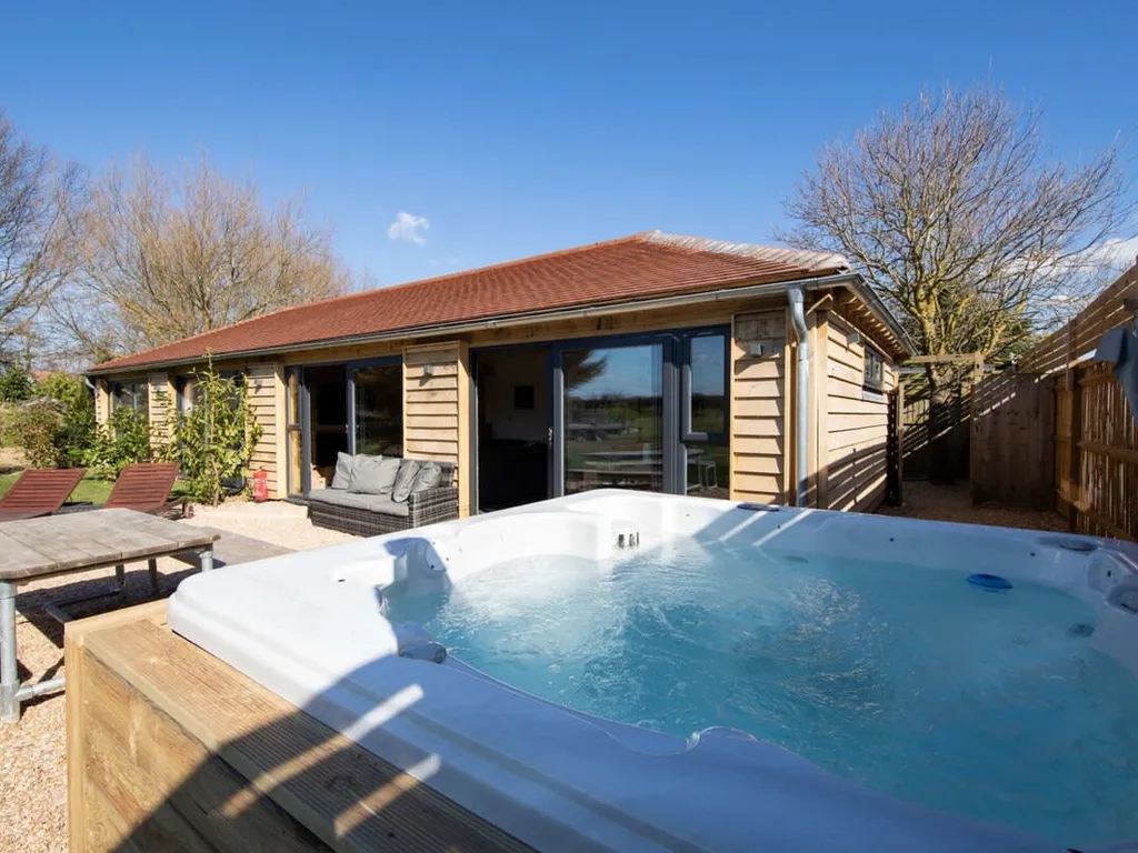 Rural Lodge Retreat with Hot Tub