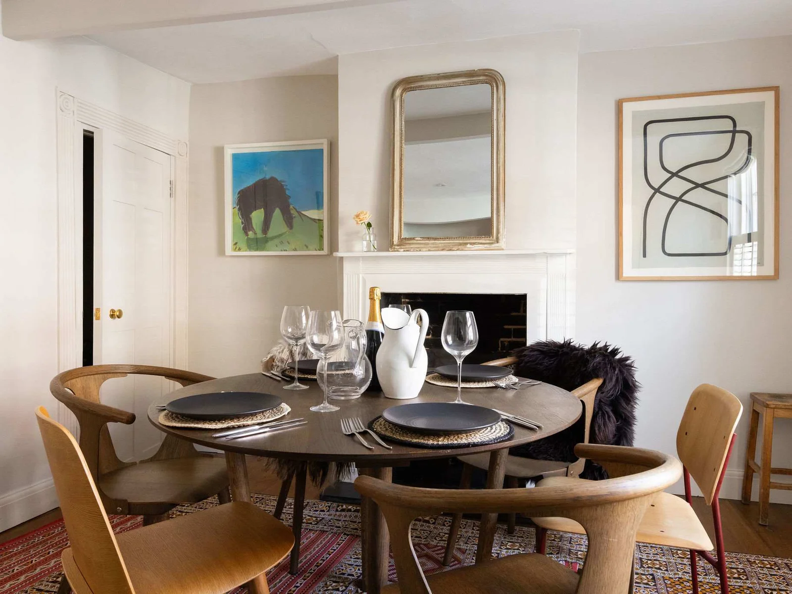 tylish dining space for relaxed evenings in