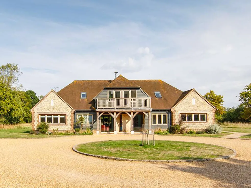 Barn-style Country Retreat Close to Marina