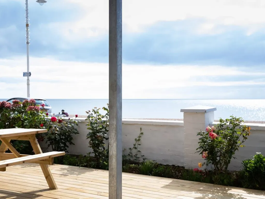 Beautiful Beachfront House wth Balcony & Sea Views