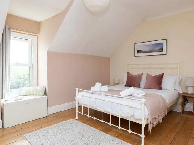 Characterful City Maisonette for 4