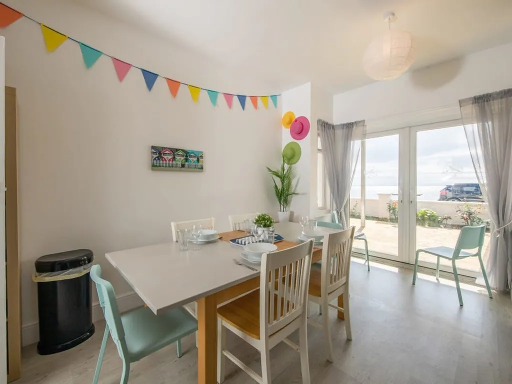 Beautiful Beachfront House wth Balcony & Sea Views