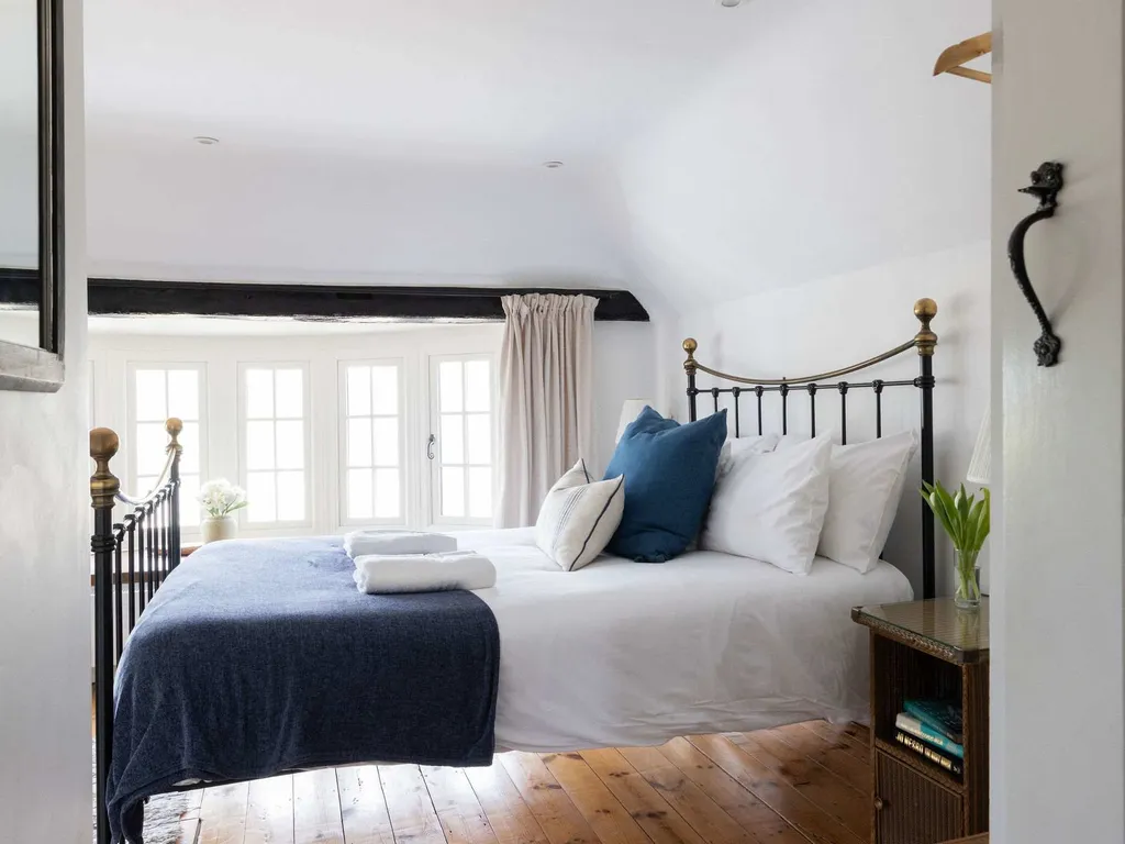 Journey’s End Luxury Cottage 100m from Sea