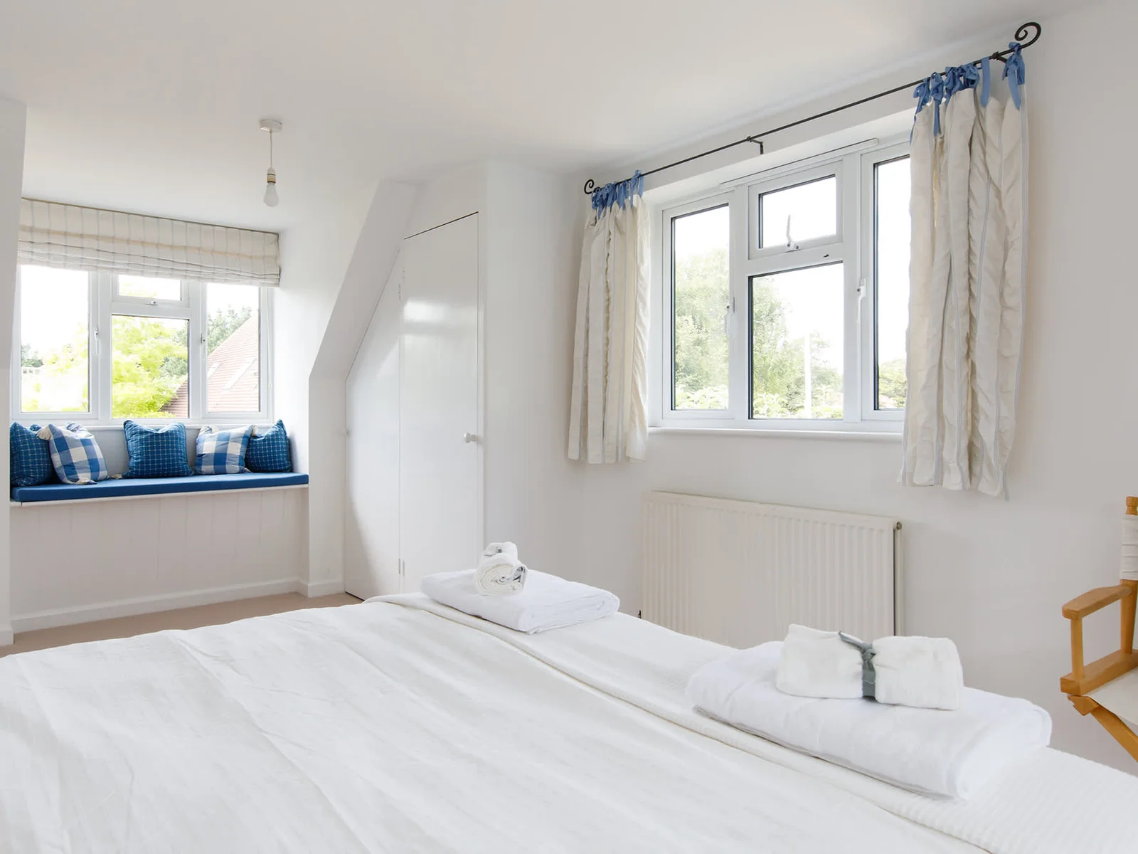 You're guaranteed a good night's sleep in the master king bed, with luxurious pillows, bedding and sheets.