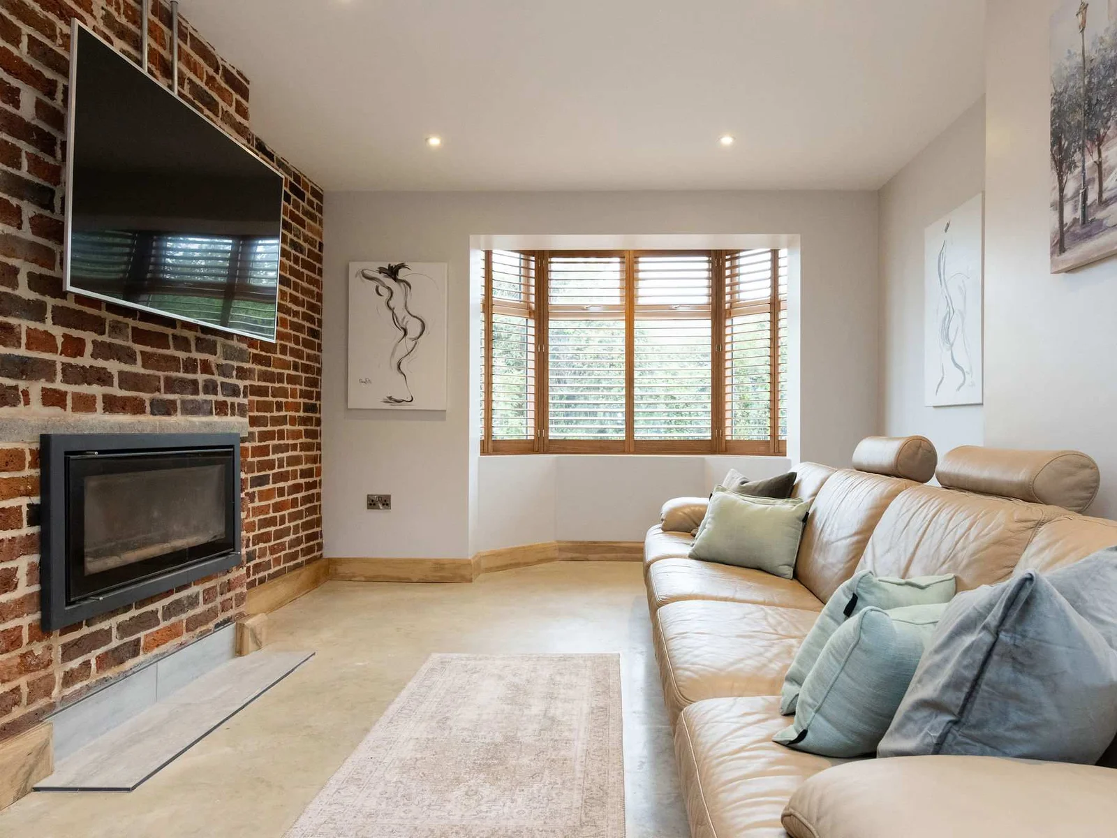 The cosy lounge with fire, large tv and bay window!