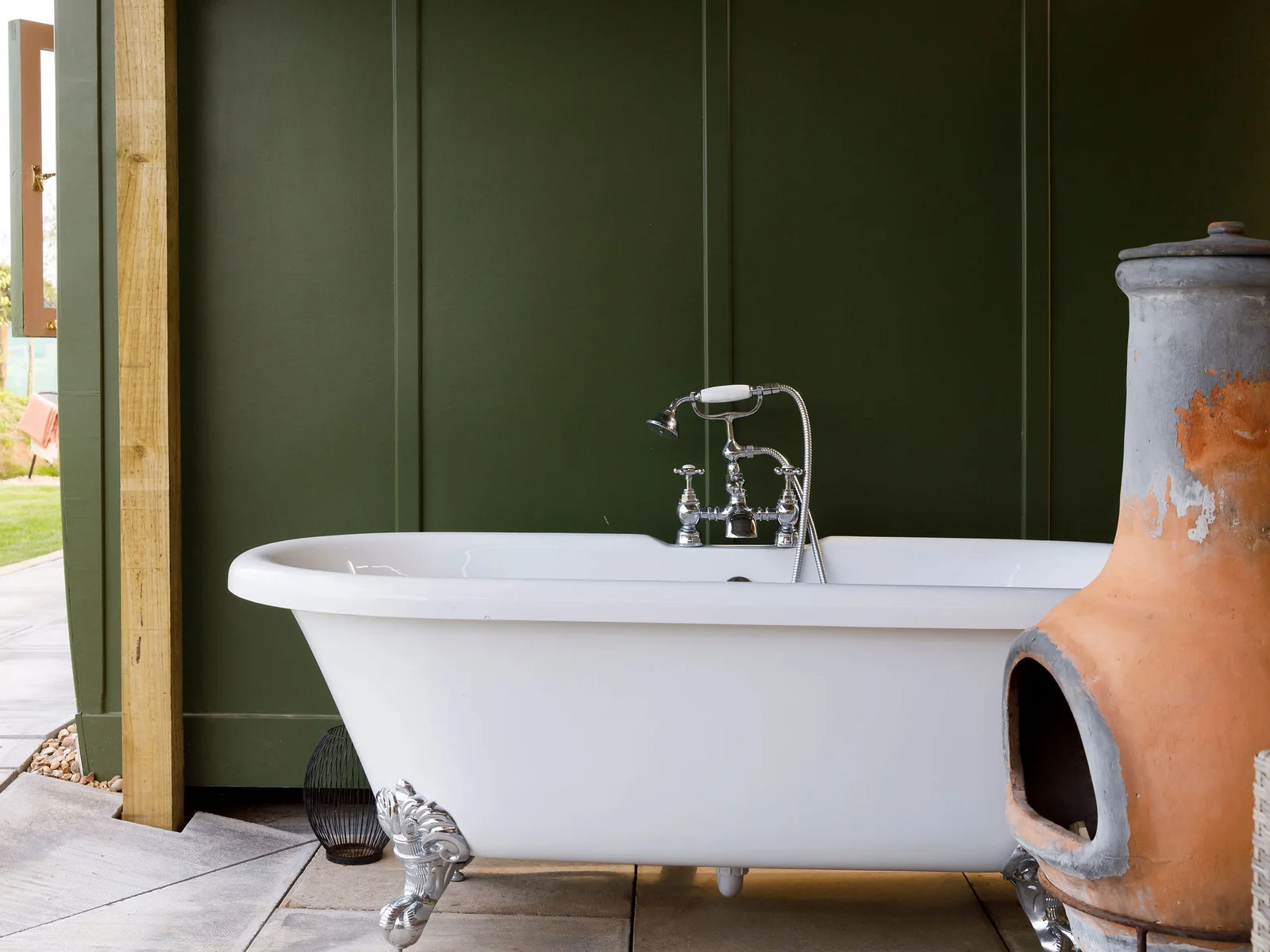 Alfresco soak, anyone?