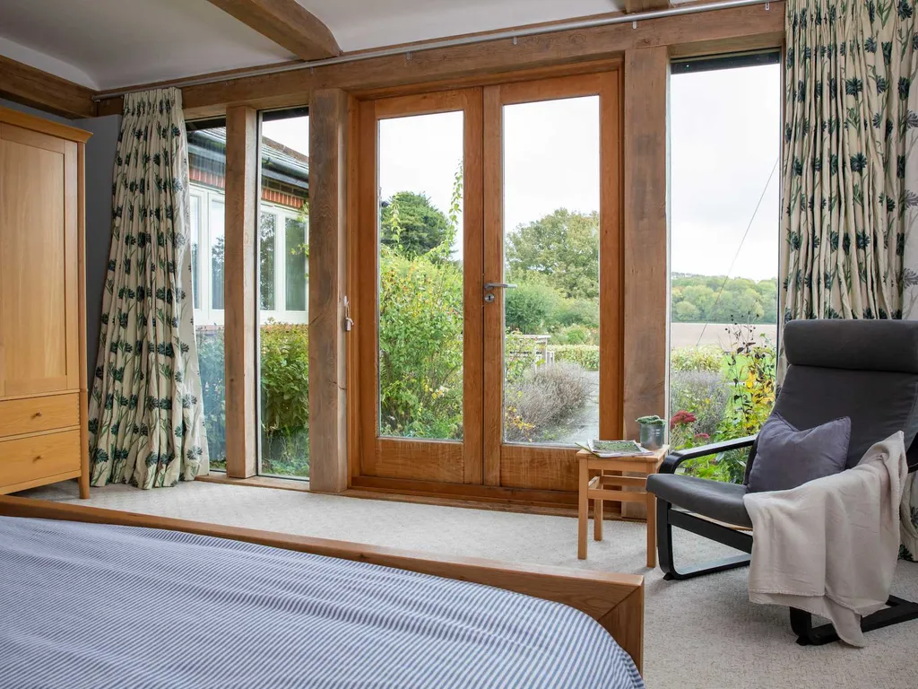 Charming Cottage for 10 in Heart of South Downs
