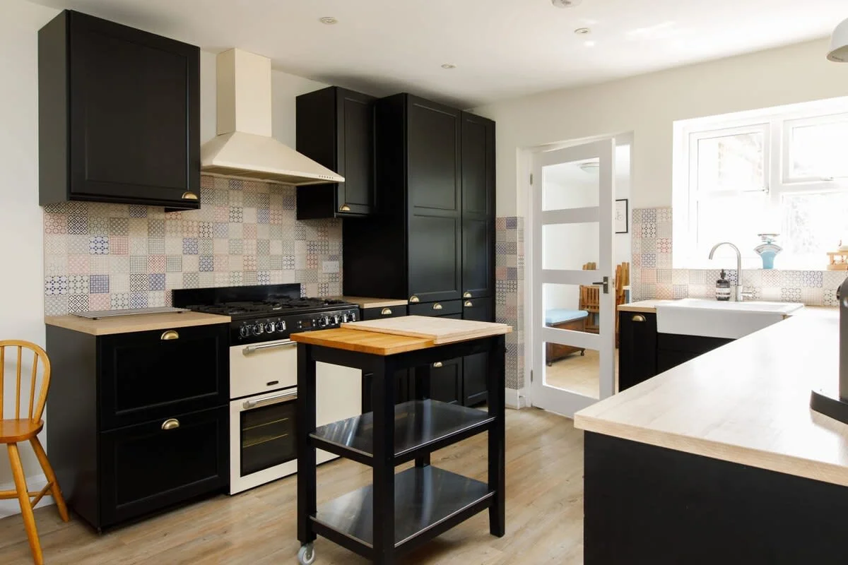 The fully-equipped kitchen has everything you need to prepare meals, drinks and picnics.
