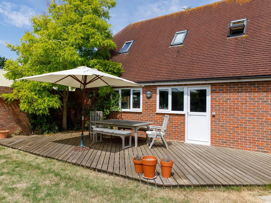 Secluded rural retreat, close to beach – sleeps 12