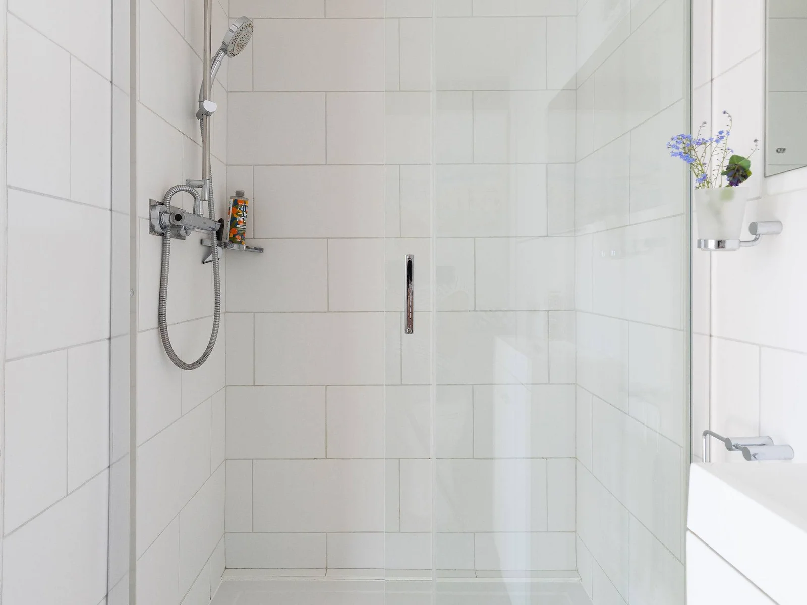 Freshen up after a day at the beach or before heading out to one of the local restaurants for dinner.