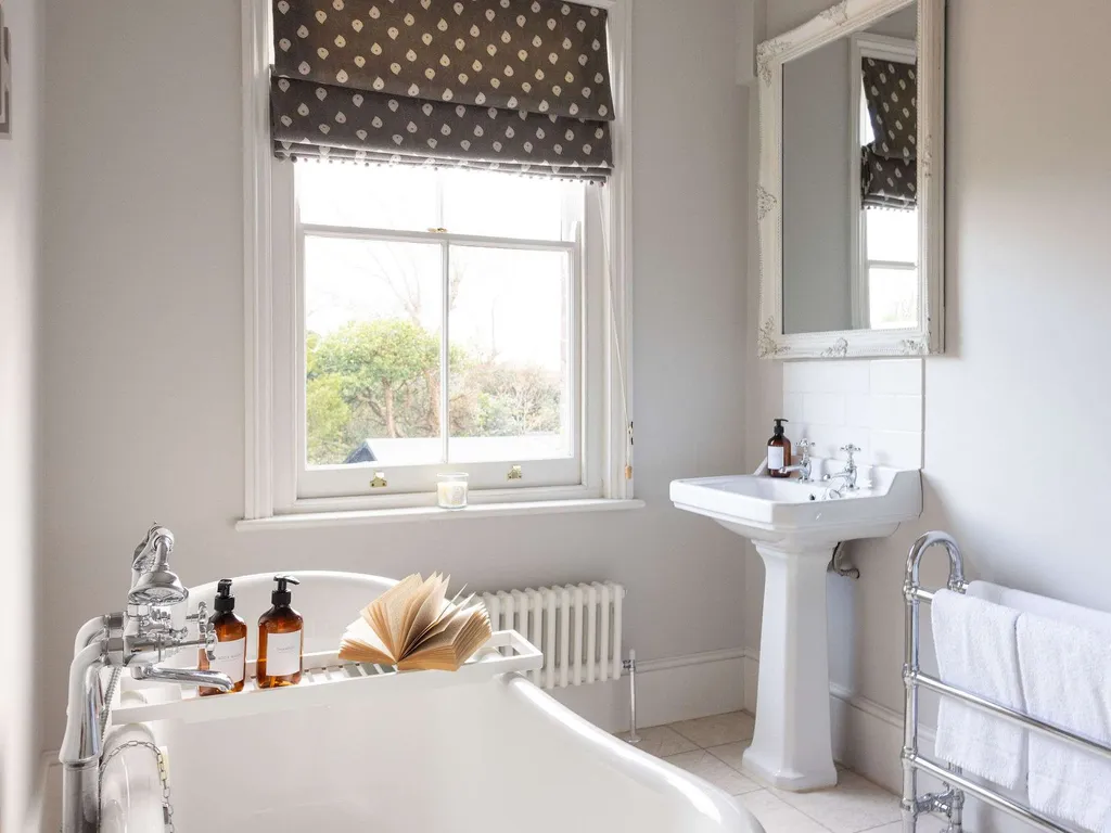 House & Annexe, Sleeps 18, Heated Pool