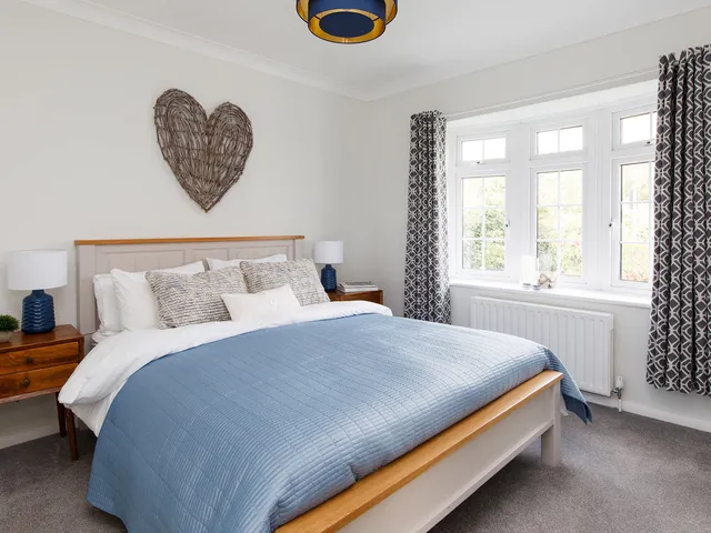 Coastal Retreat for 8 with Hot Tub – Walk to Beach