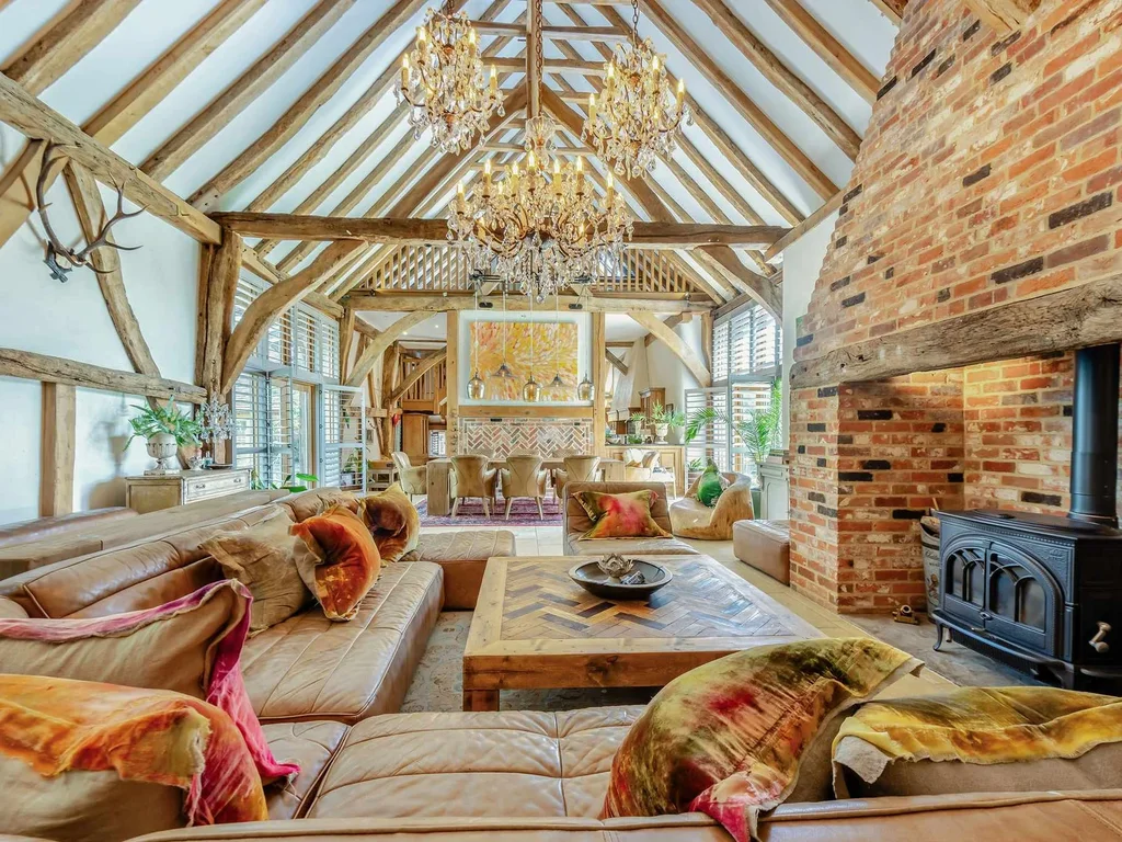 Luxury Countryside Barn with Pool & Gym | Sleeps 10