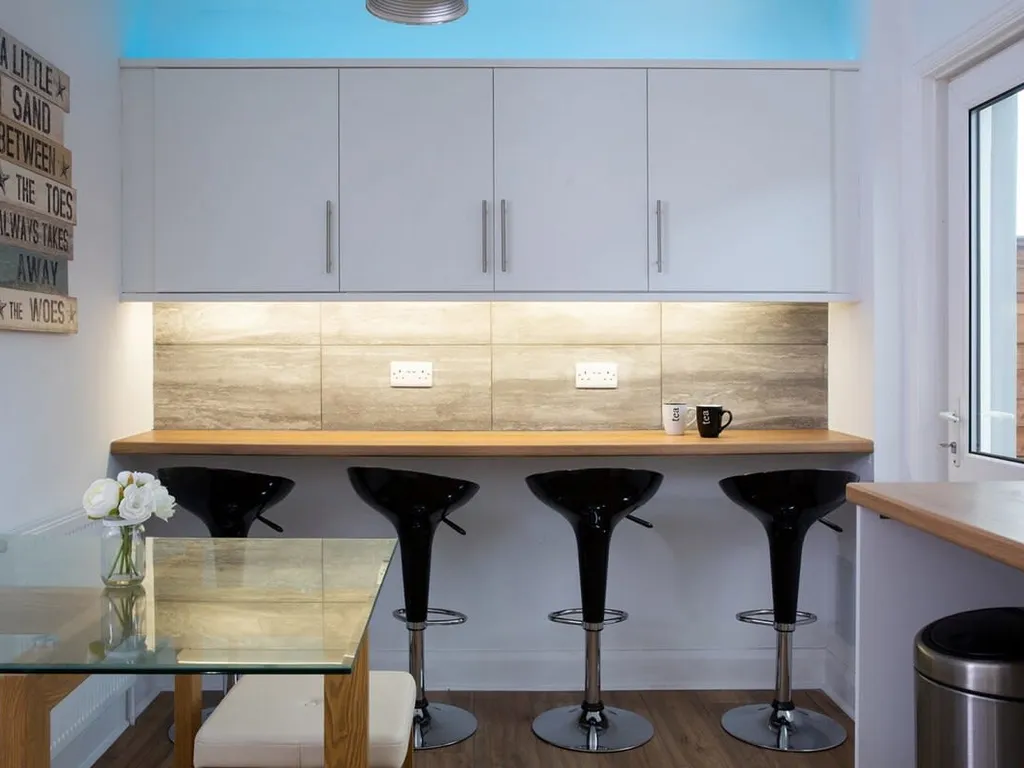 Spacious House for 10 with Hot Tub Nr Beach