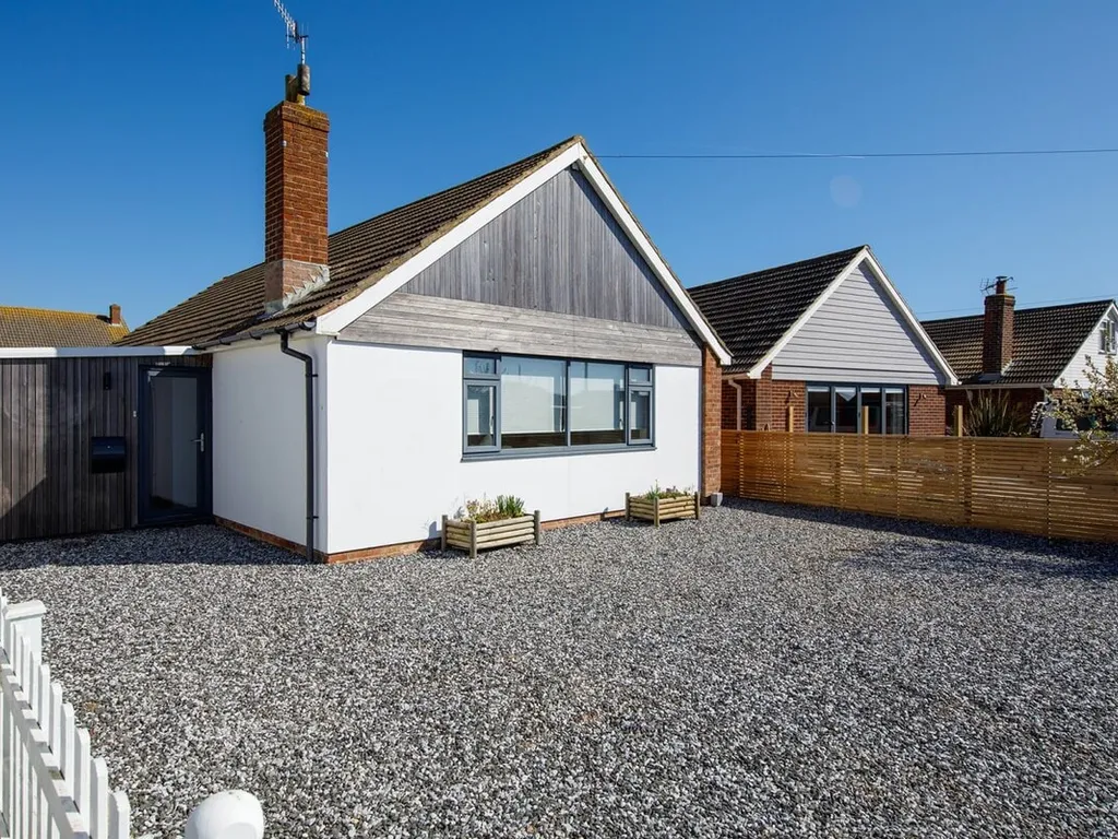 Designer Family Escape / Hot Tub / Steps to Beach