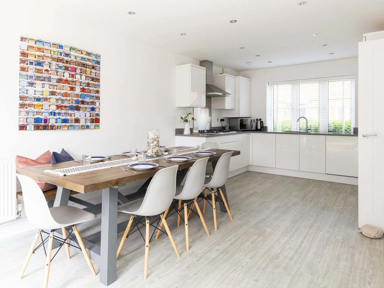 A fully-equipped space to cook for larger groups
