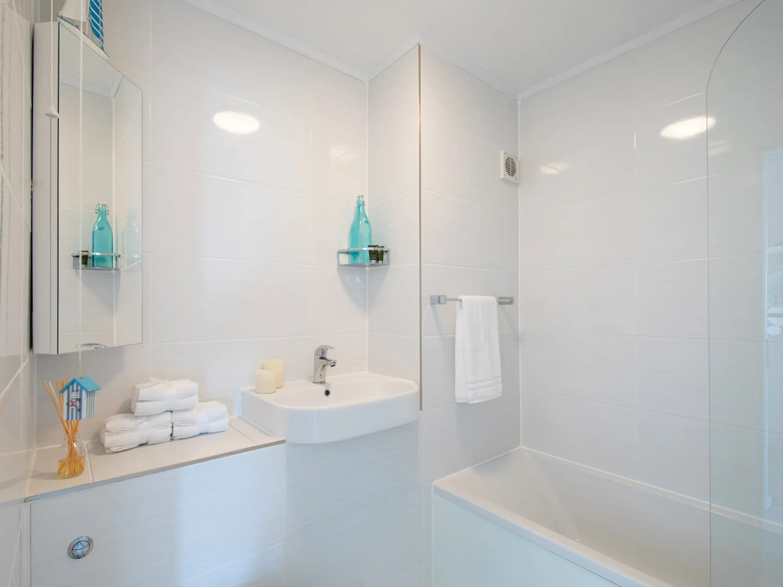 Beautiful, fully-stocked bathroom