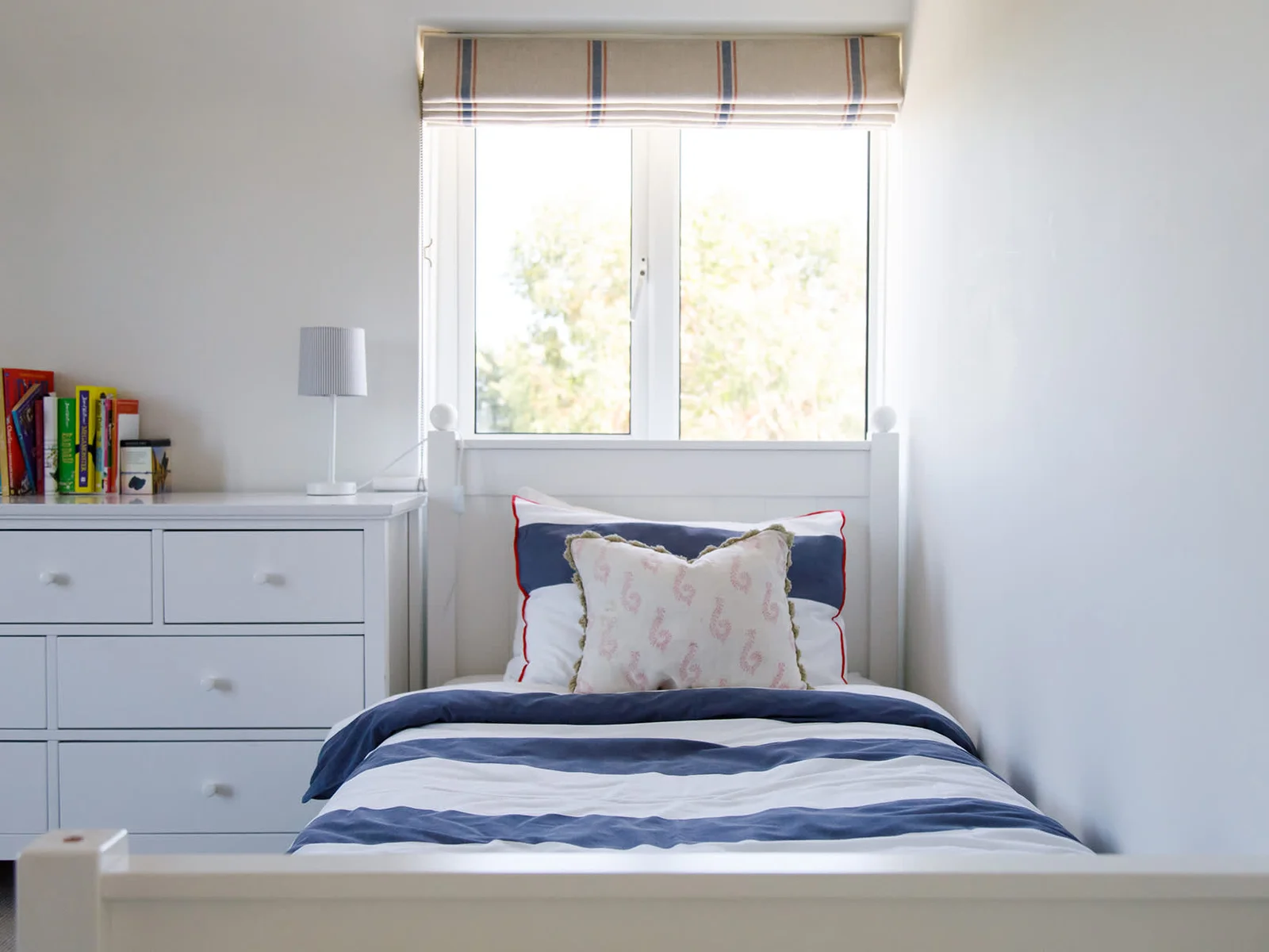 The room has blinds to block the light out so your little ones are certain for a good night's sleep.