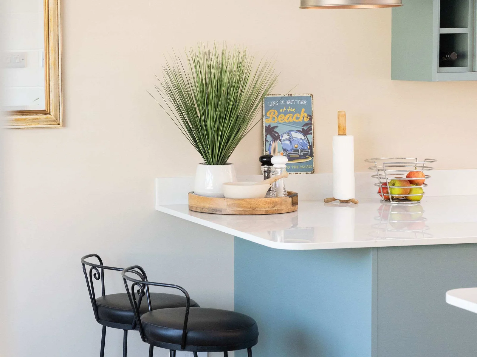 Why not take a seat at the breakfast bar for your morning coffee?