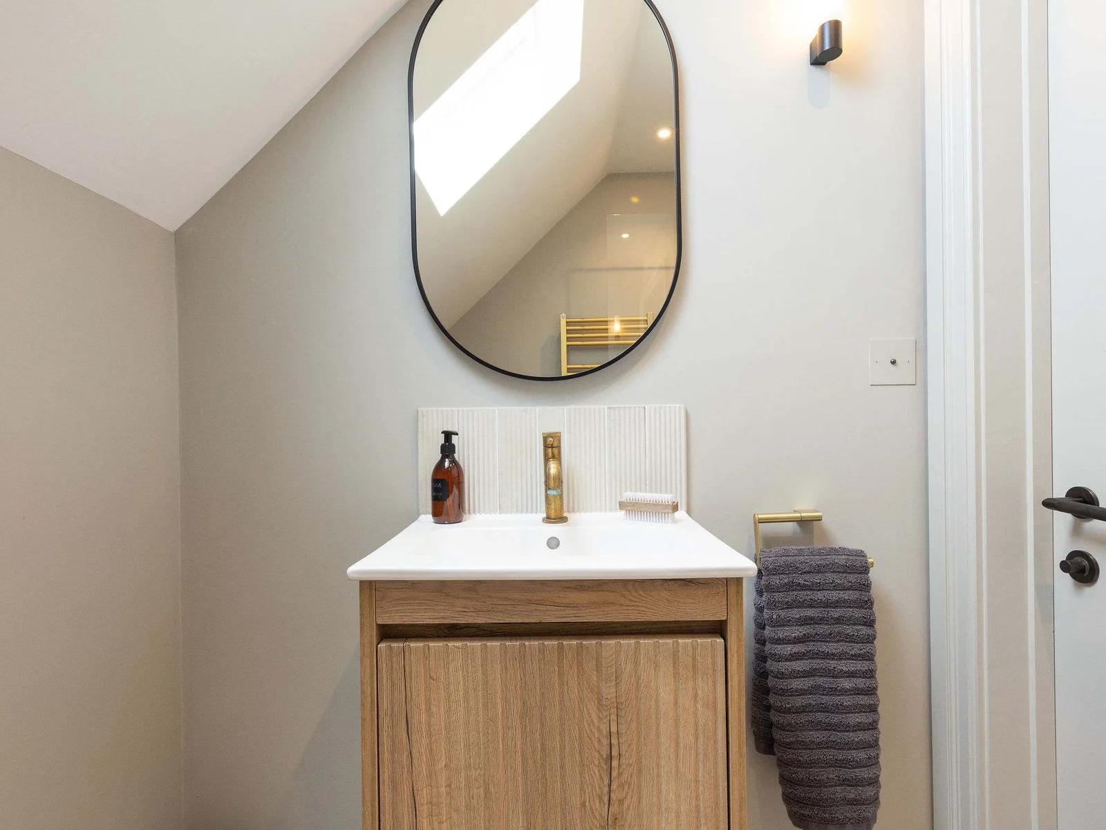 Compact bathroom for bedroom 4 with skylight