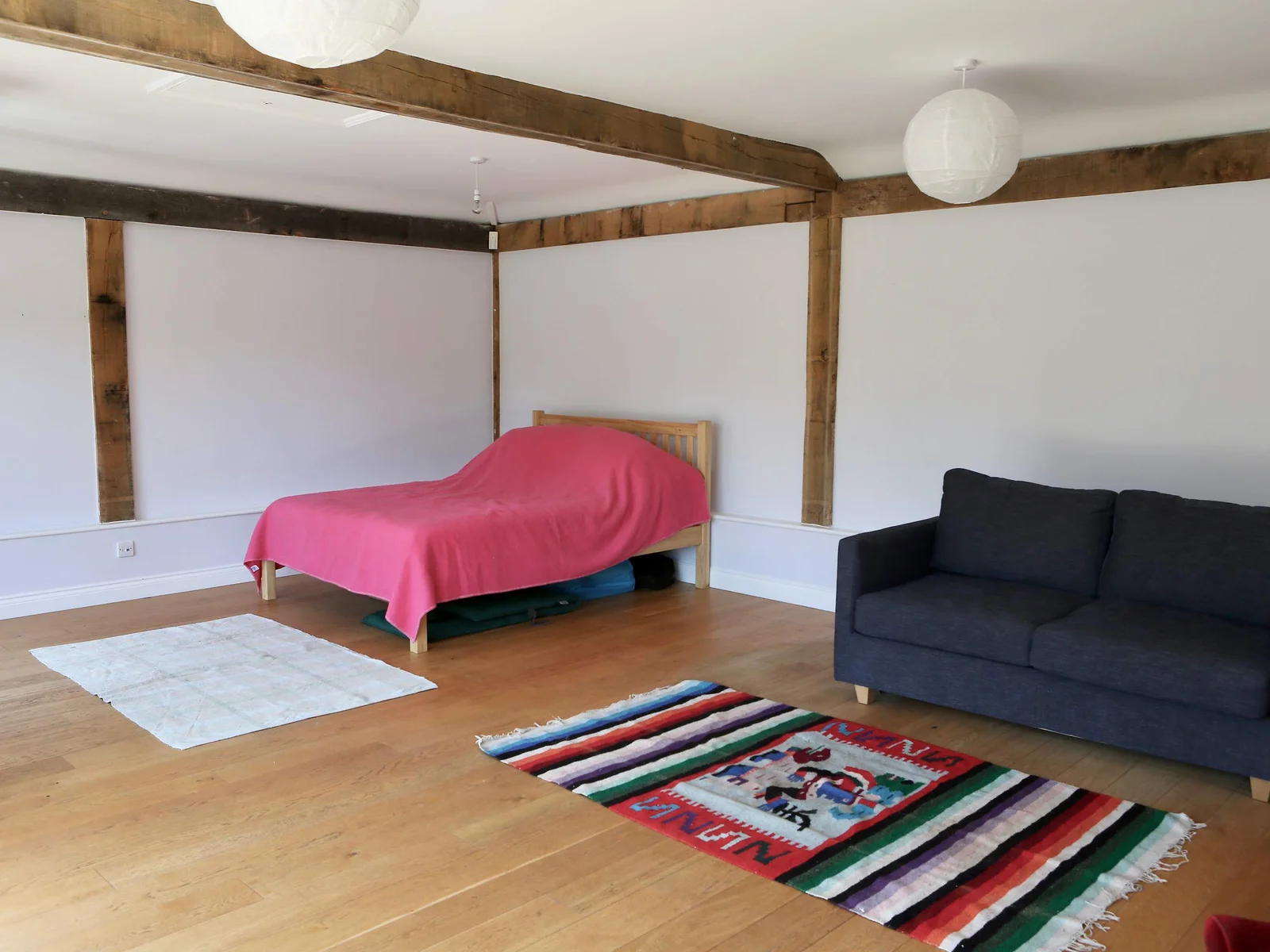 The annexe also benefits from a sofa bed and en suite shower room.
