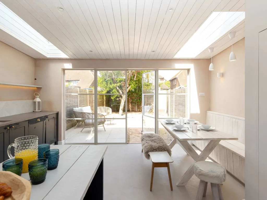 Chic Coastal Retreat – 15-Min Stroll to Beach