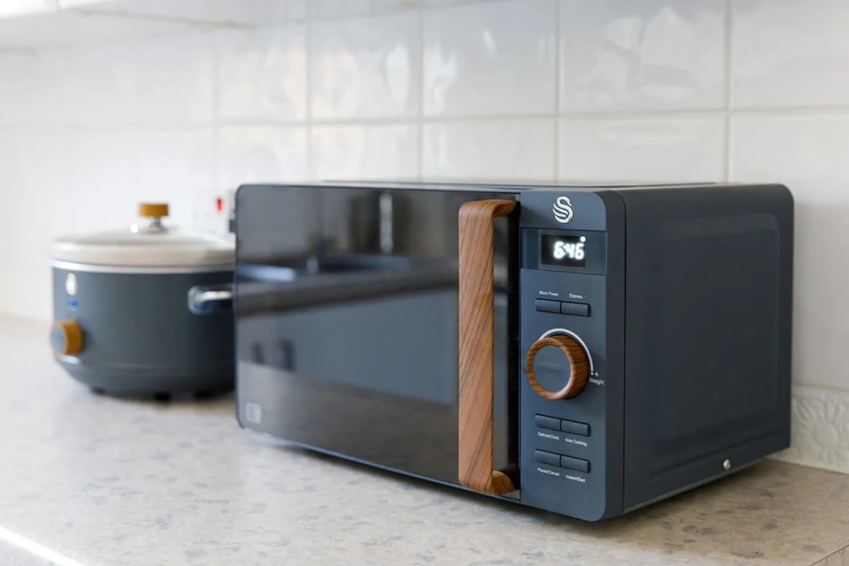 Well-equipped modern kitchen with everyday essentials for easy family meals and coastal stays.