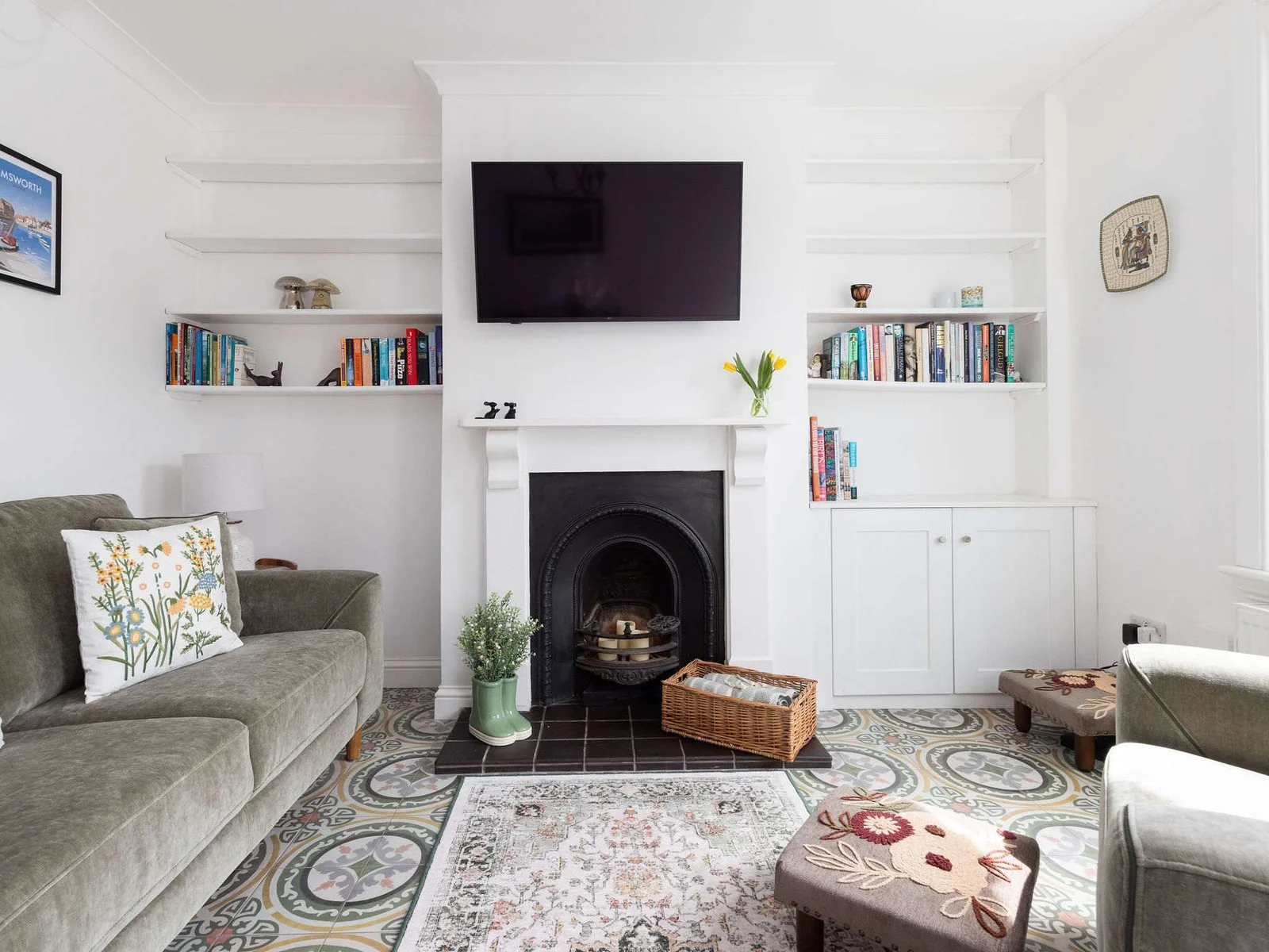 The cottage has a Smart TV, books and board games.