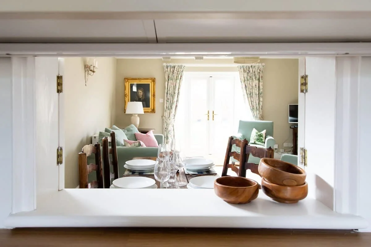 There is a handy serving hatch from the kitchen to the dining area.