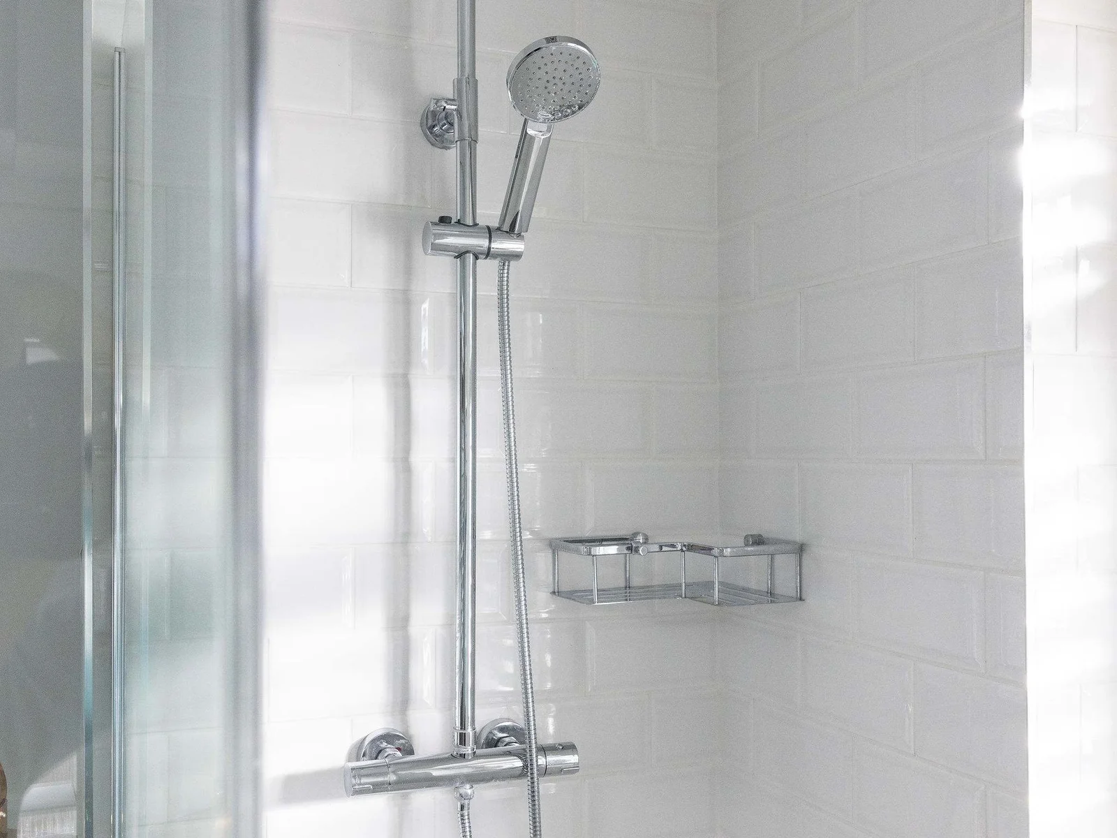 Freshen up in the overhead power shower
