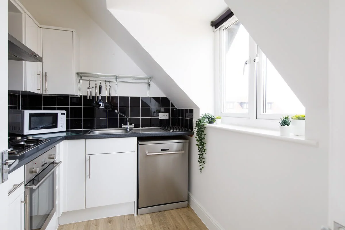 Fully equipped kitchen for cooking and preparing beach picnics!