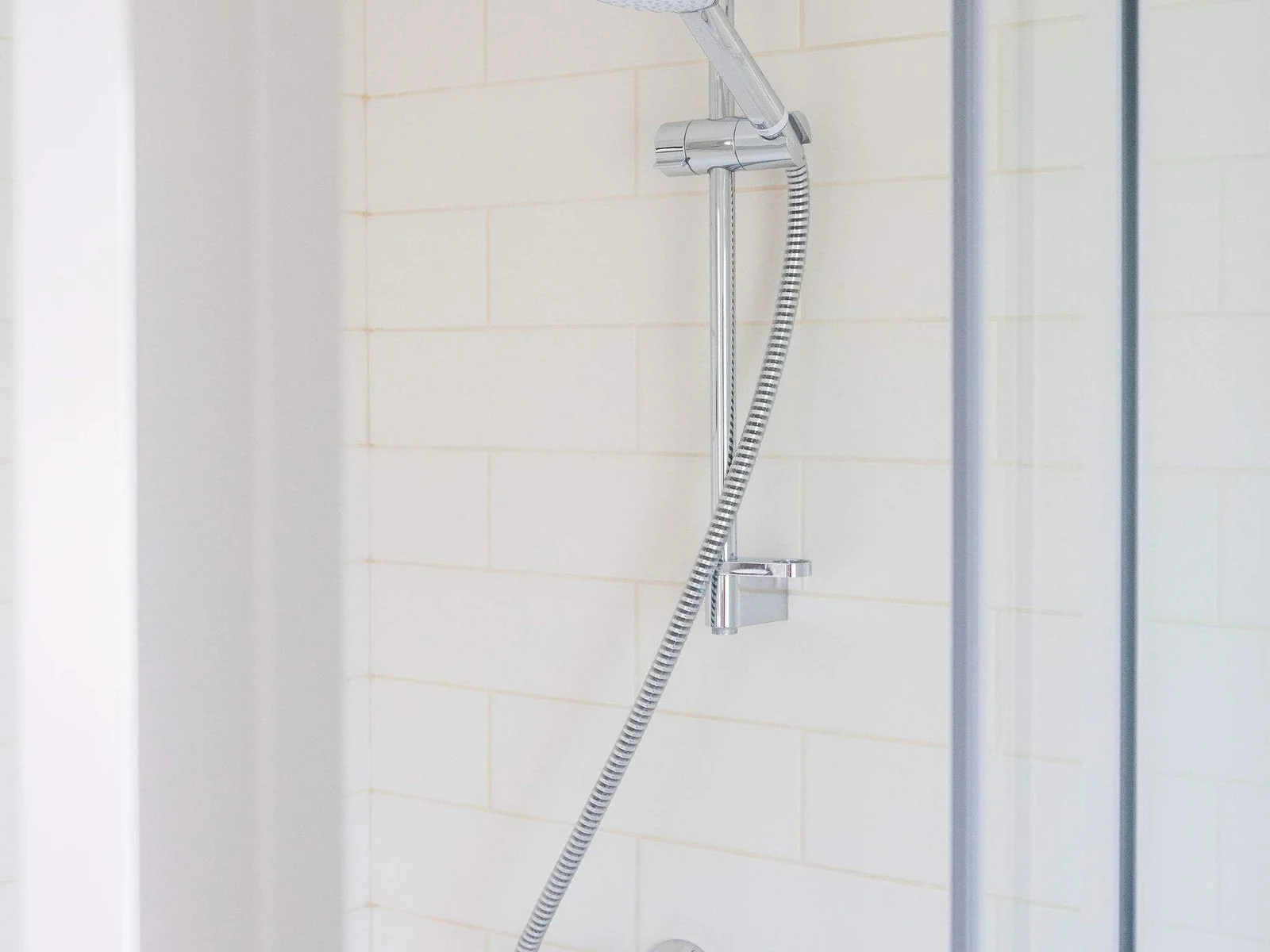 Powerful rainfall-style shower – freshen up in comfort