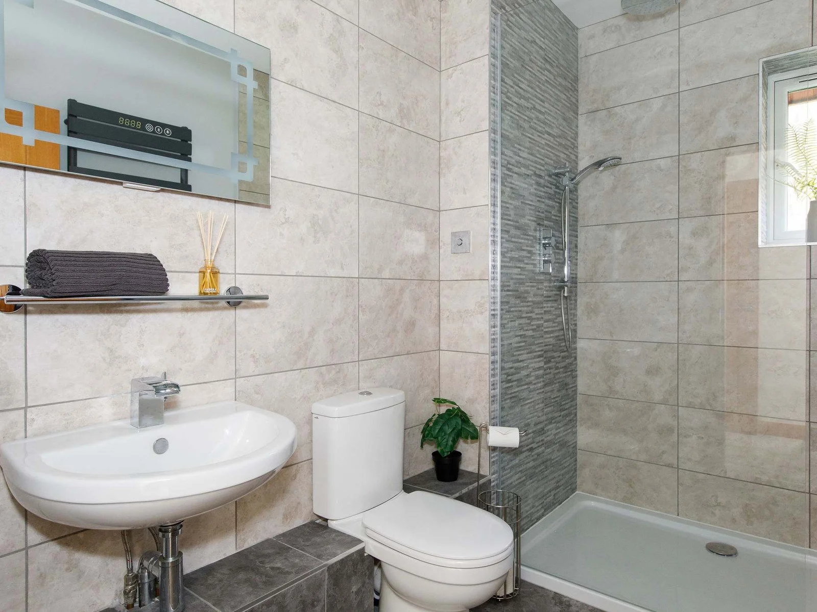 En-suite to king room with walk in shower, WC and sink.