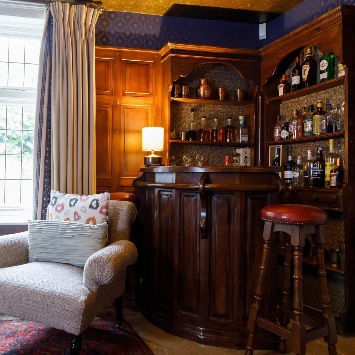 Pour a drink and relax by the study's bar.