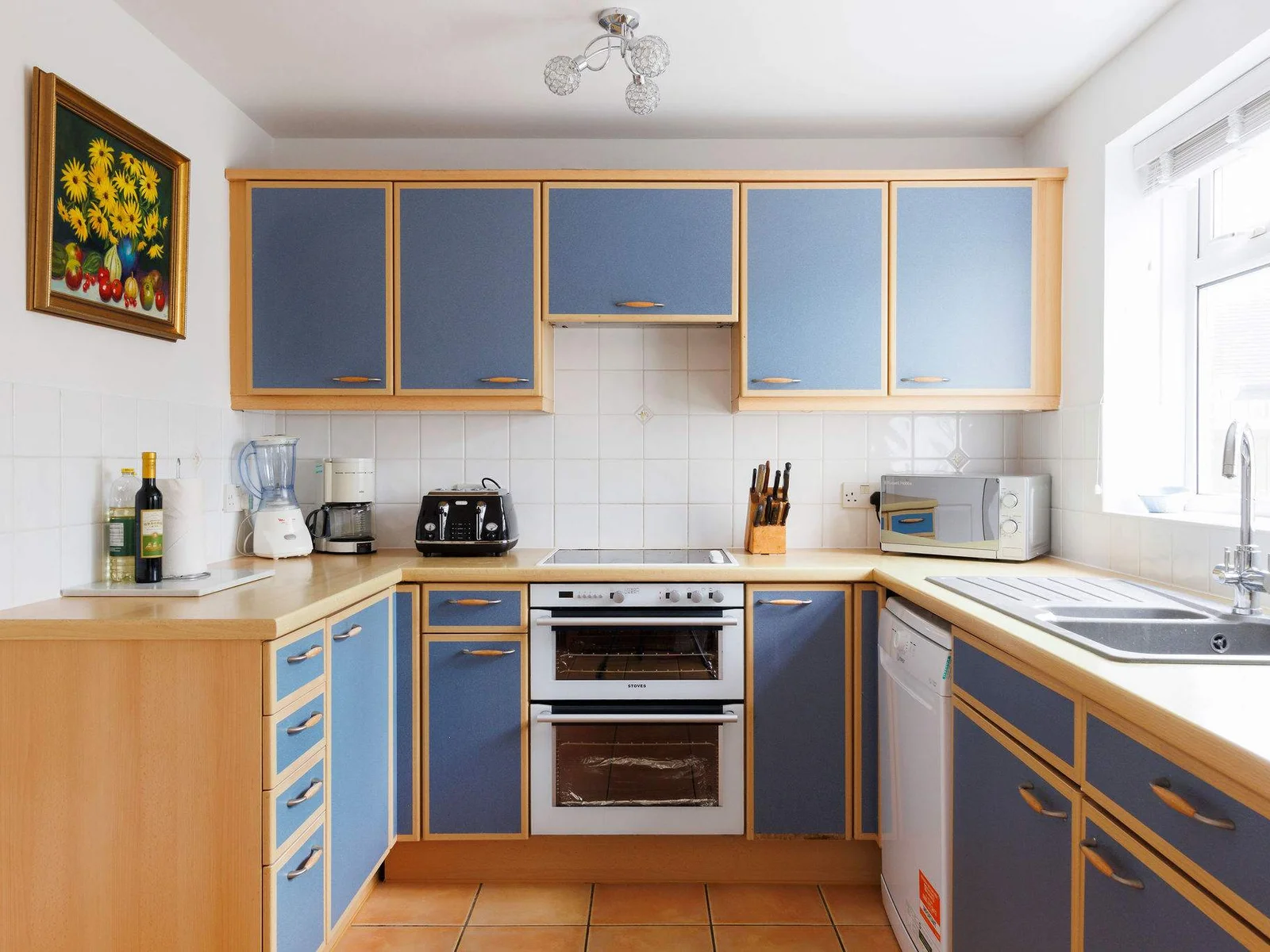 The kitchen has an oven, grill and electric hob.