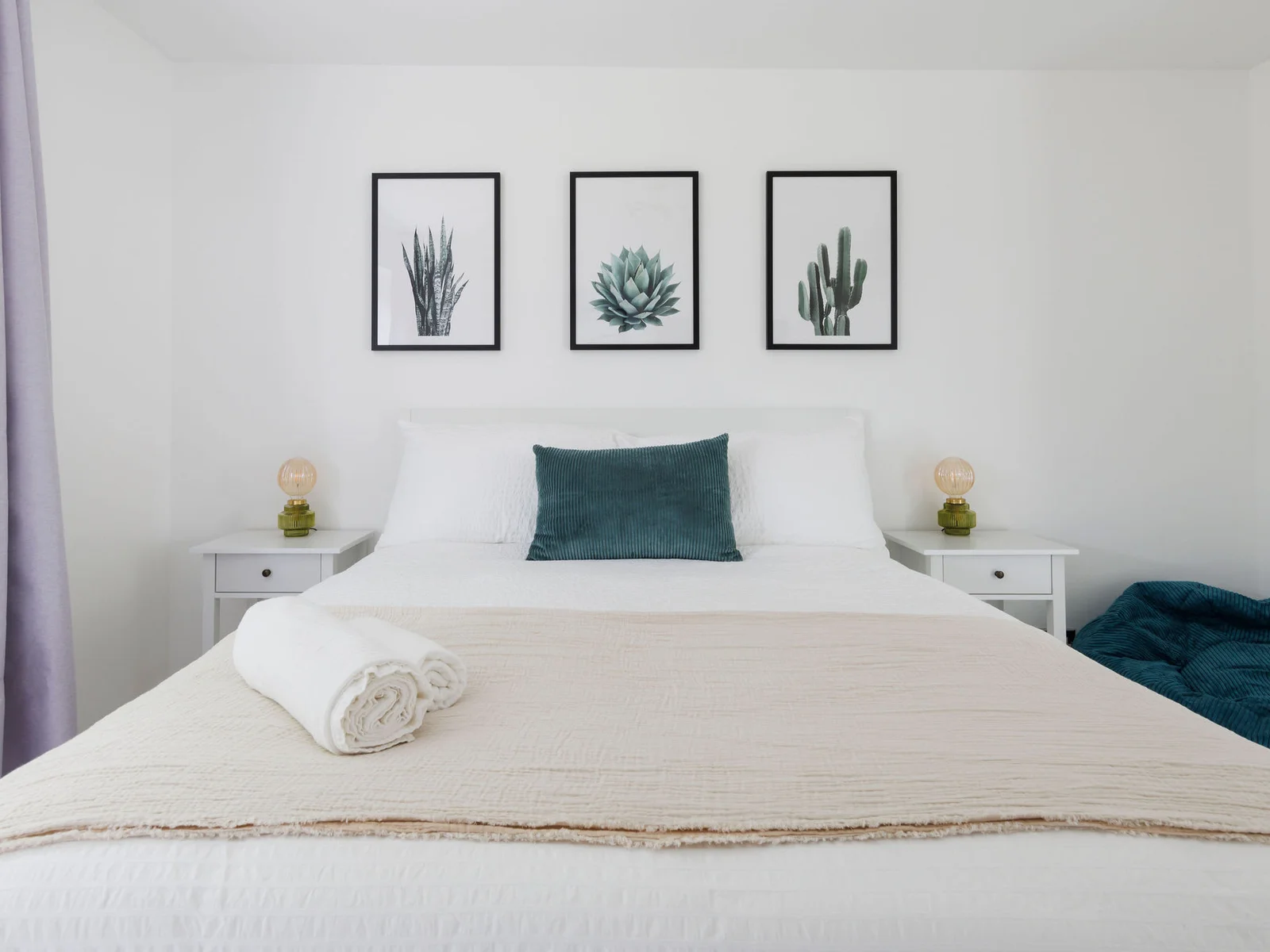 Cosy bed with elegant décor