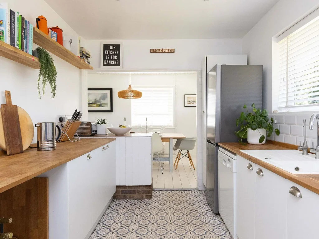 Scandi-Style Birdham Retreat with Hot Tub & Garden