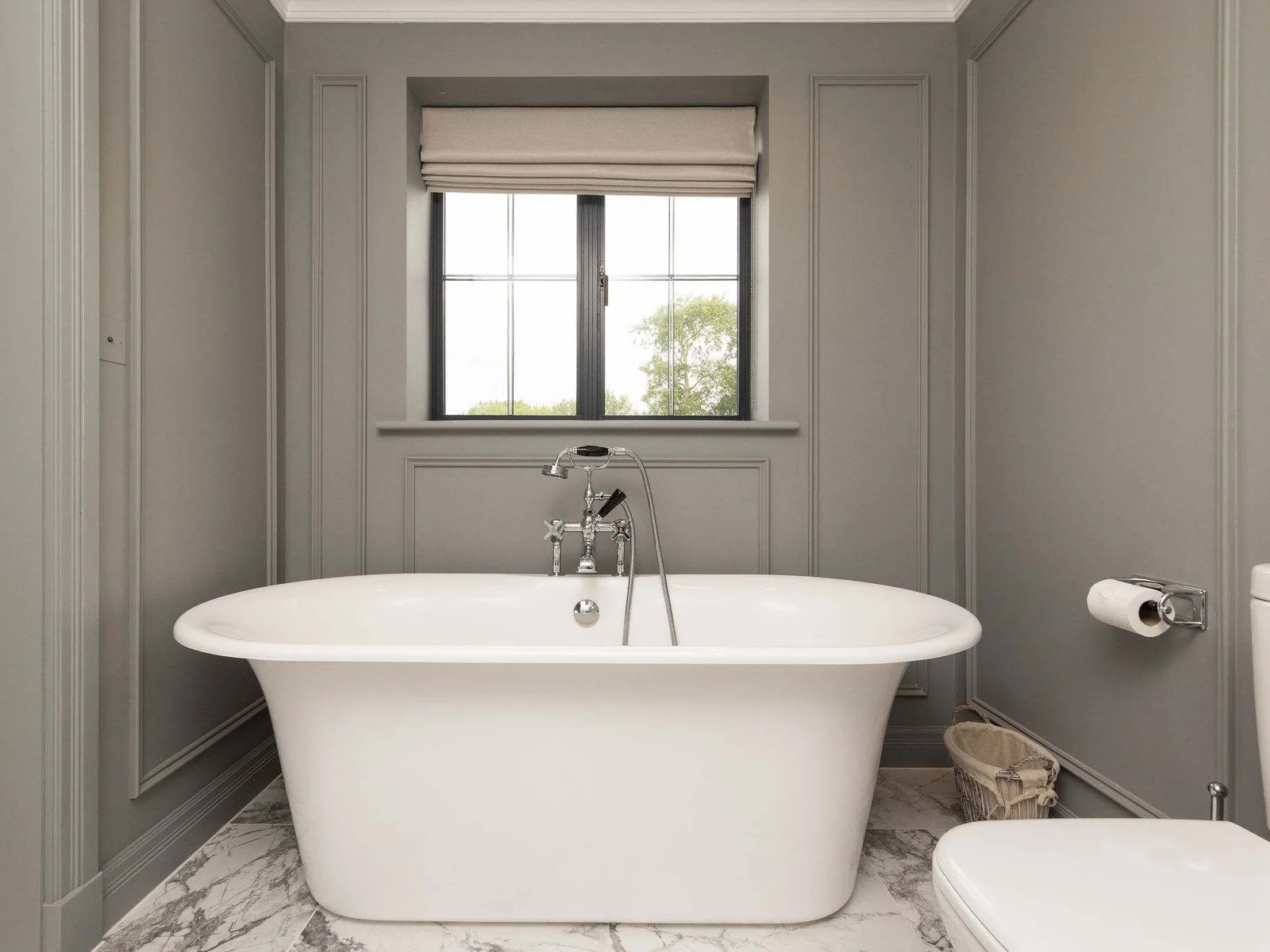 Freestanding bathtub with bedroom 2's en suite