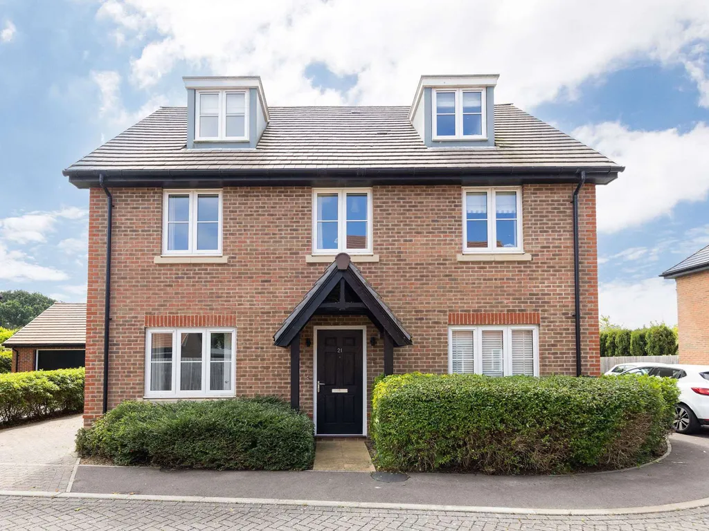 Modern Family Retreat Nr Beaches and Marina