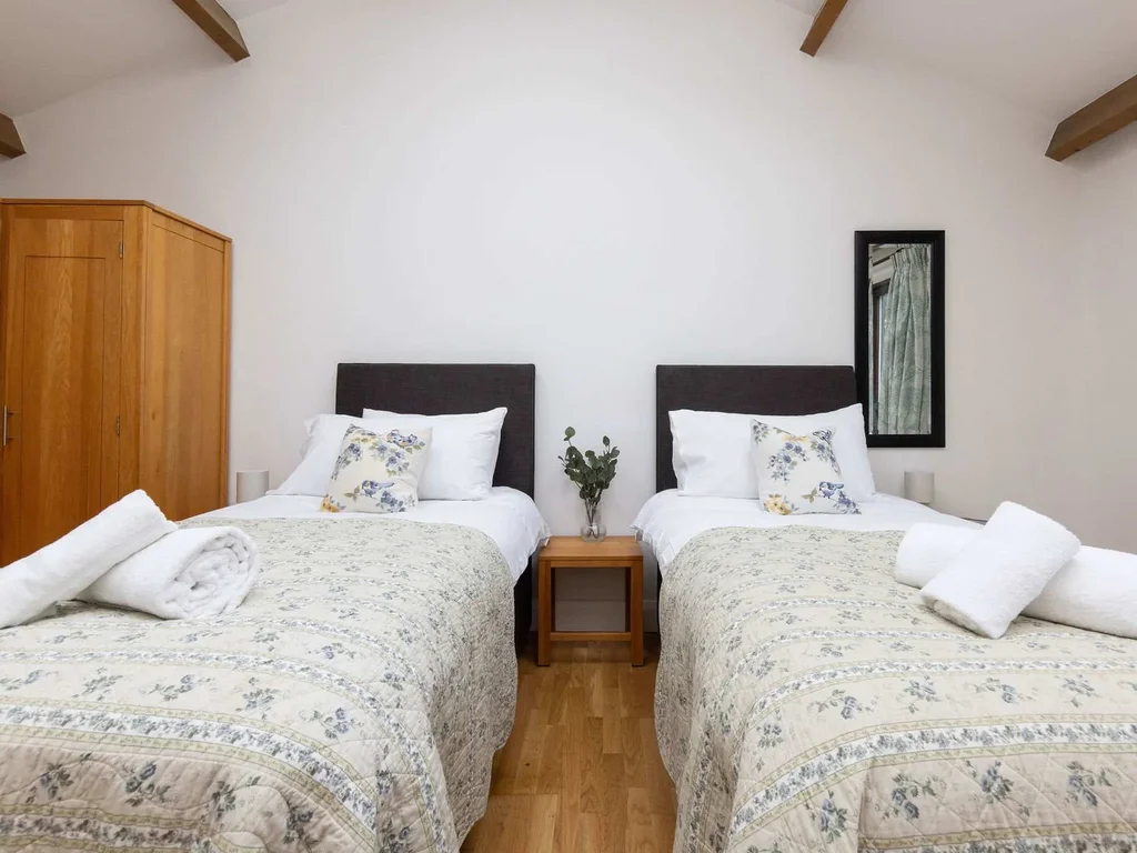 Clover – Twin Ensuite Room in Sidlesham
