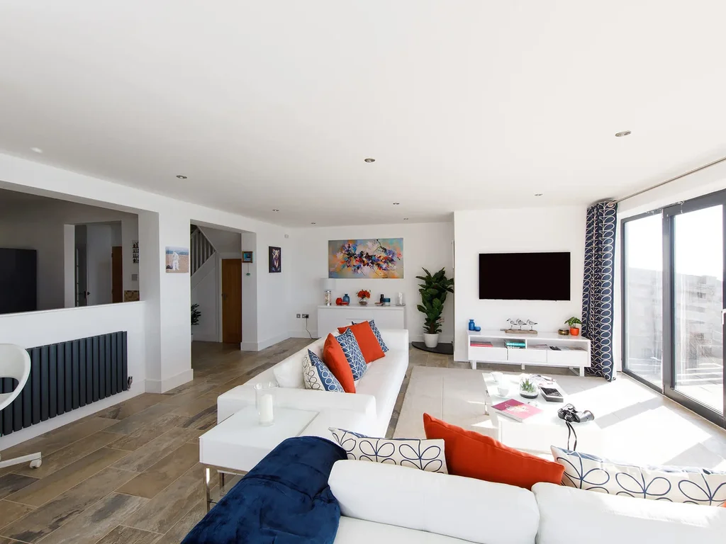 The Sea House – Ultimate Seafront Living & Sunsets