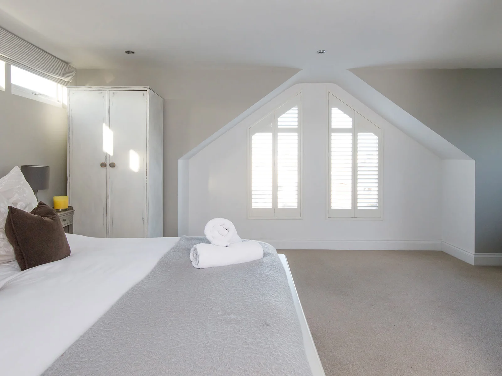 Light, bright, spacious and airy rooms awaits.