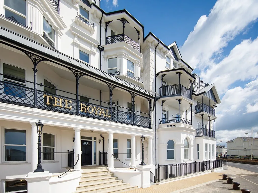 Panoramic sea views in beachfront apt w/balcony