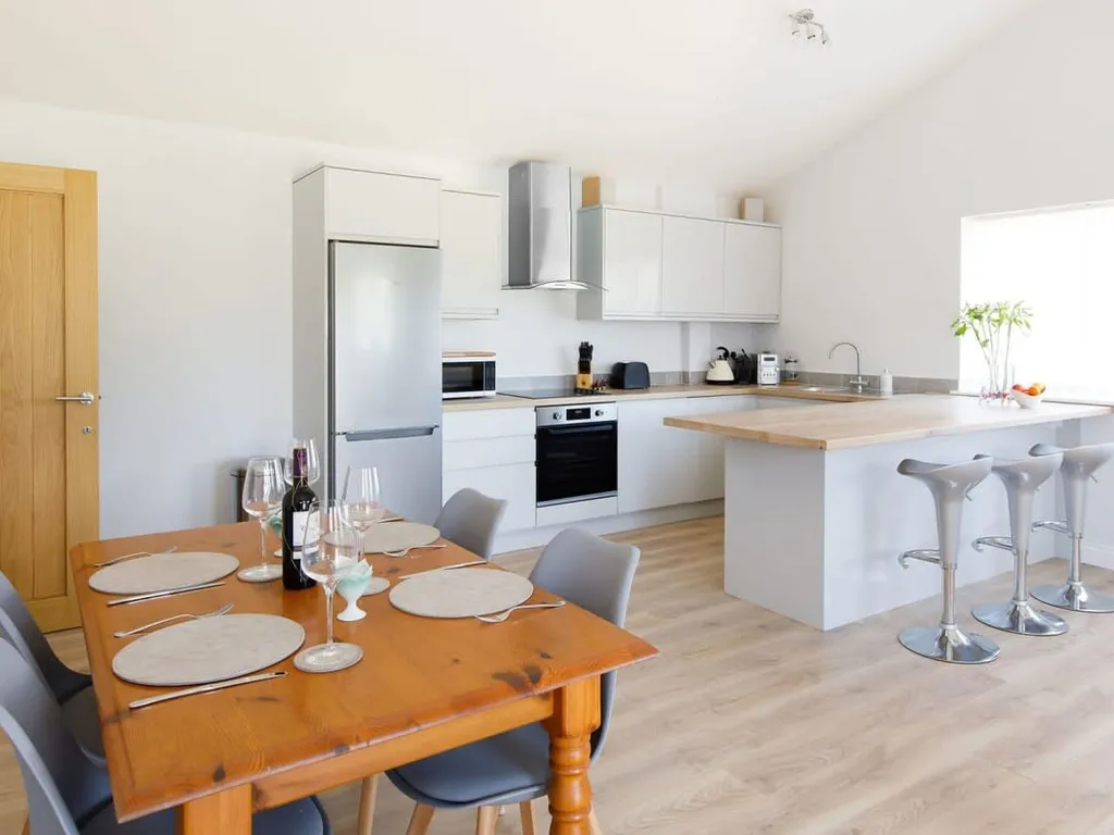 Countryside Bungalow for 4 Close to Beaches