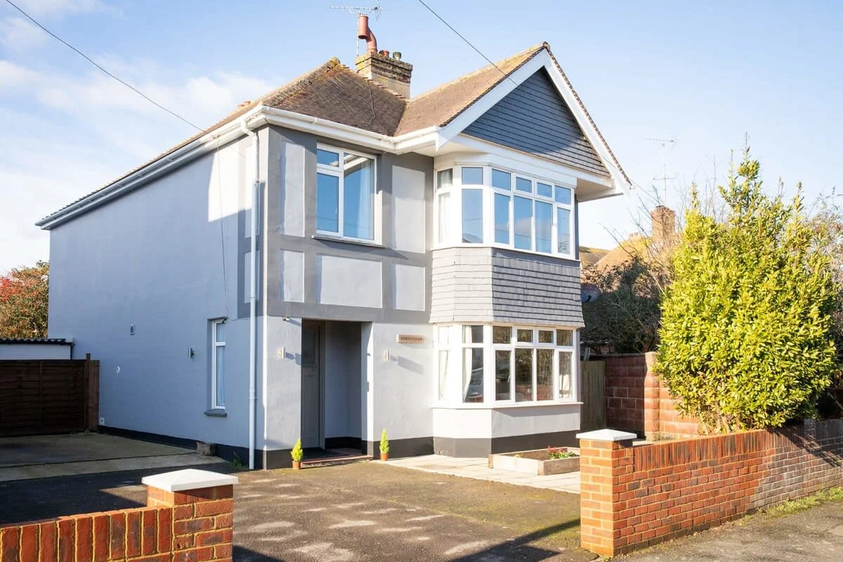 Spacious House for 10 Near Town & Beach